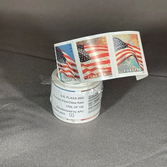 Forever Stamps 1 Roll Of 100 First Class USPS Stamp U.S. Flag Photo Postage - Picture 1 of 3